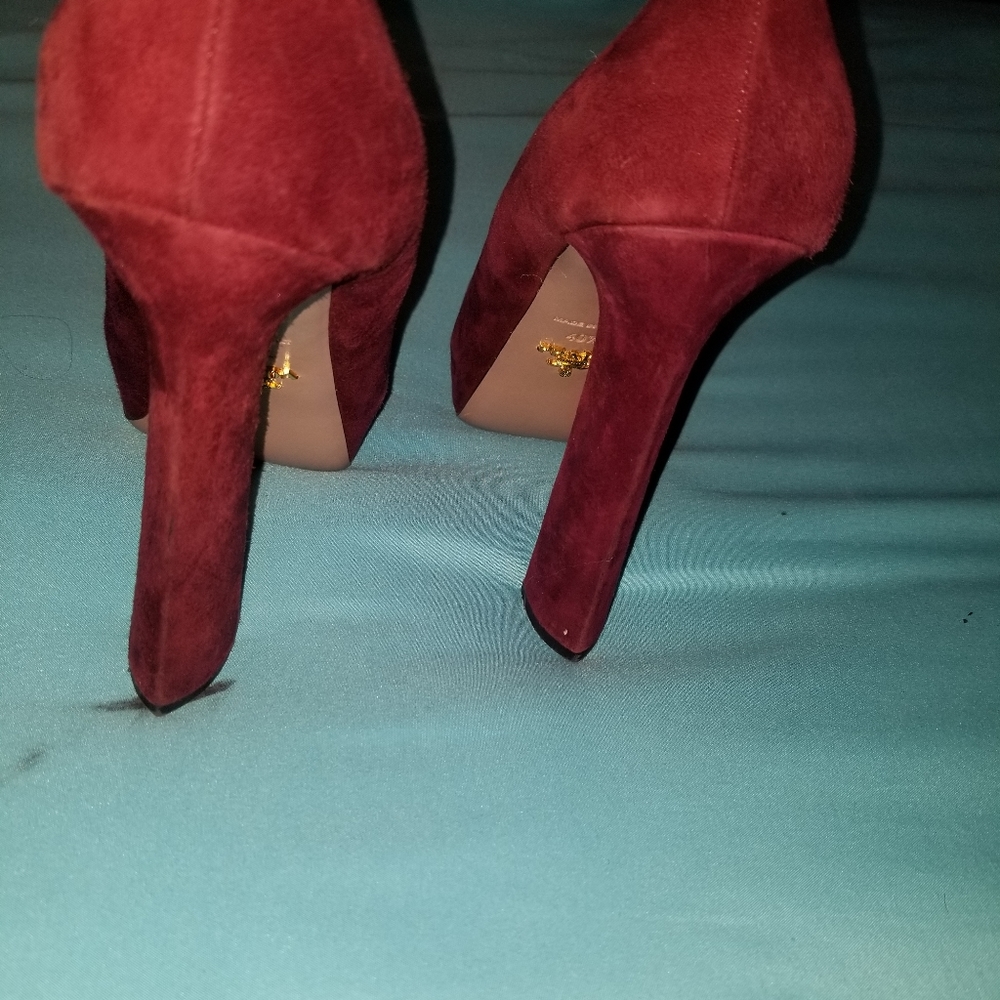 Prada suede burgundy pumps - Picture 2 of 5